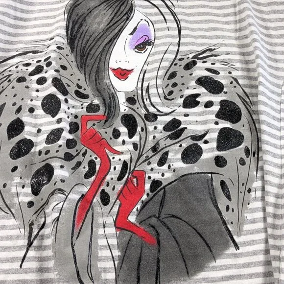 Disney Store T Shirt Top Womens XL Cruella Deville Graphic Short Sleeve V Neck - Picture 3 of 8